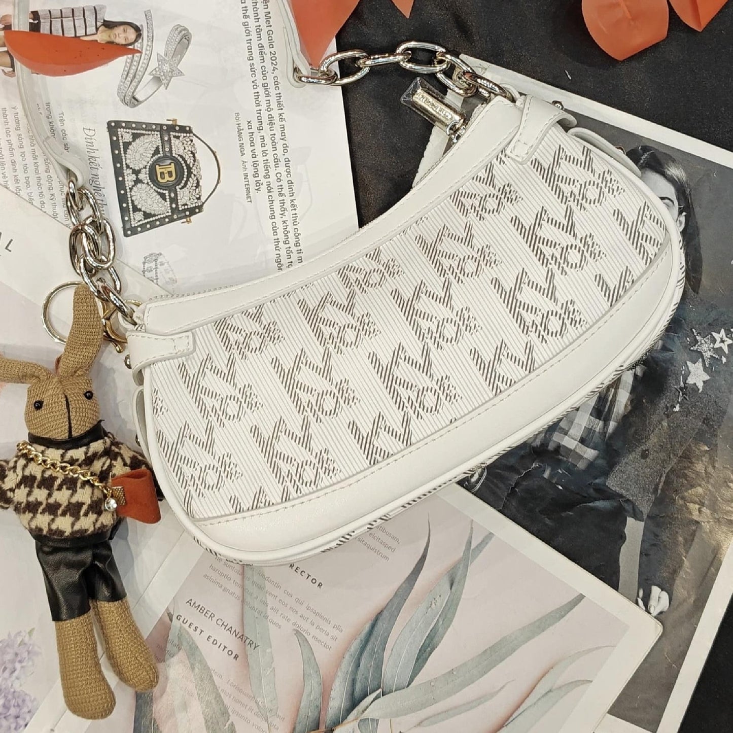 Women's Mono Zip Cross Body Sling Bag